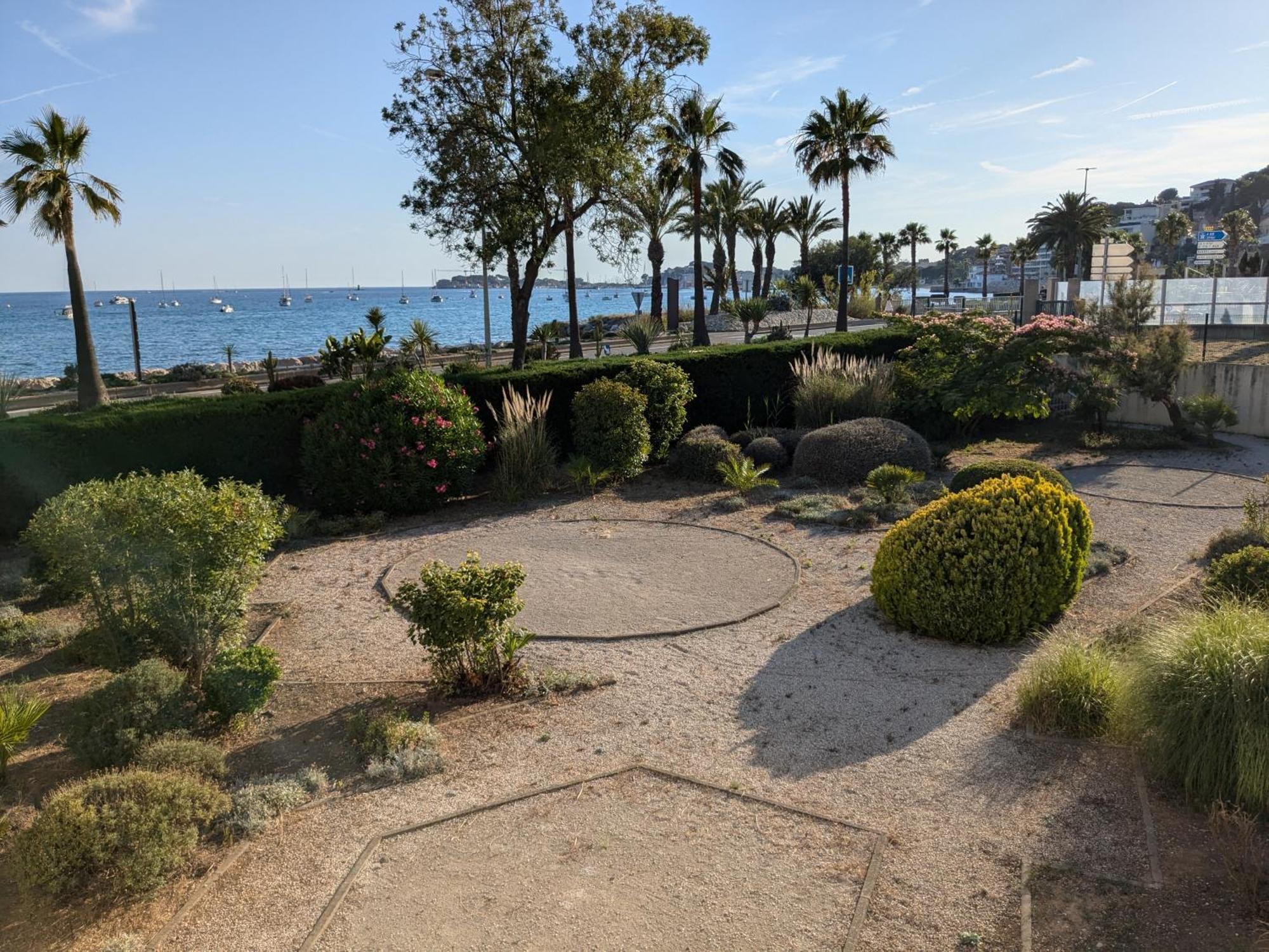 "Le Palmier Dore", Cosy T3 A 3 Minutes A Pied Des Plages, Parking Et Clim Sanary-sur-Mer Bagian luar foto